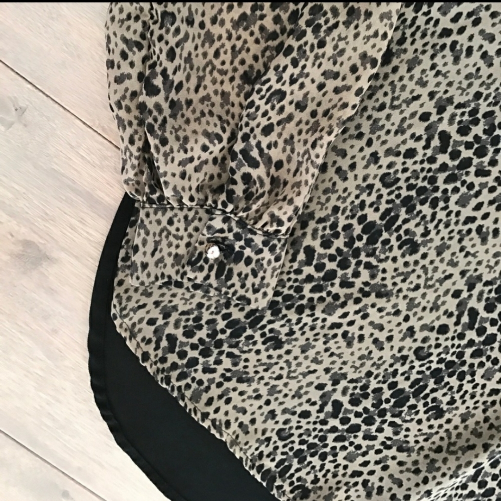 Leopard Pattern Blouse With Collar Small - Picture 3 of 4